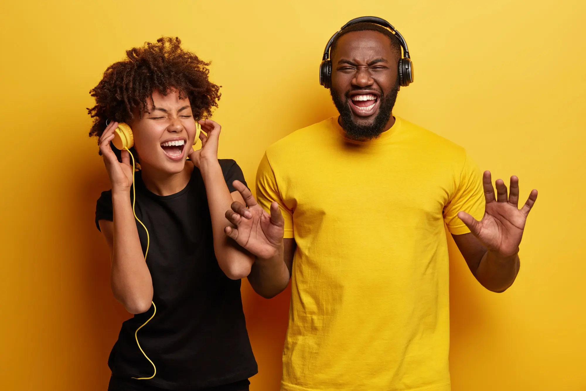 Gee Radio studio and presenters