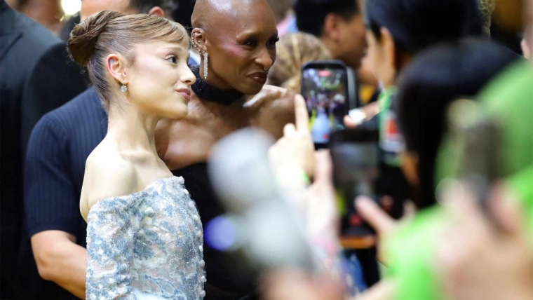 Ariana Grande Singapore Wicked premiere 111325 1 0bdf2bc27a204dcf9f0f8cc8e439ffc5