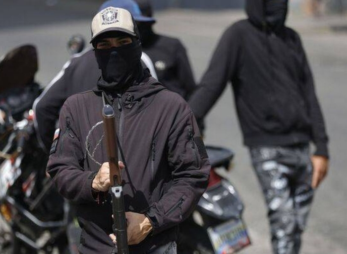 0 Armed colectivos guard Caracas neighborhood after Maduro capture