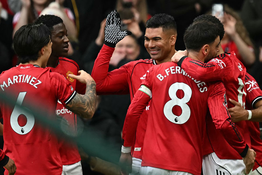 Manchester United Extend Winning Run Under Carrick With 2 0 Victory Over Spurs