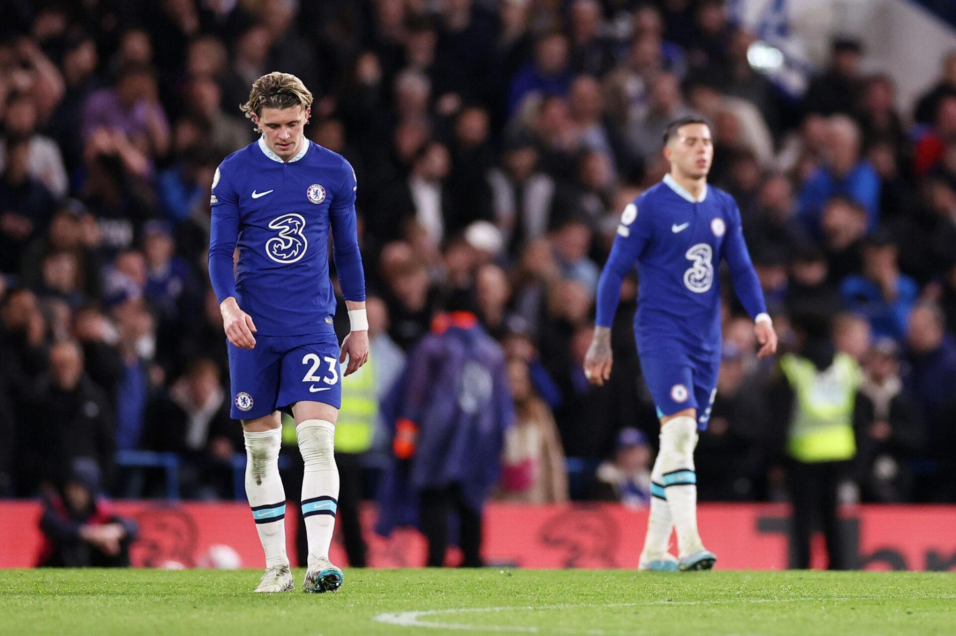 Chelsea Slump Deepens as Rosenior Urges Focus After Everton Defeat