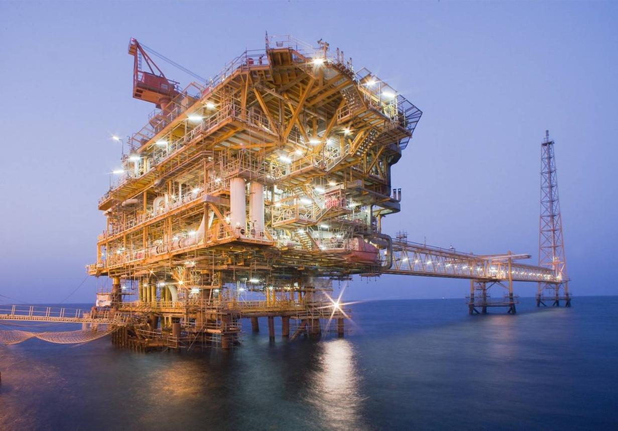 Iranian Strikes Hit Key Energy Facilities as Middle East War Disrupts Global Supply