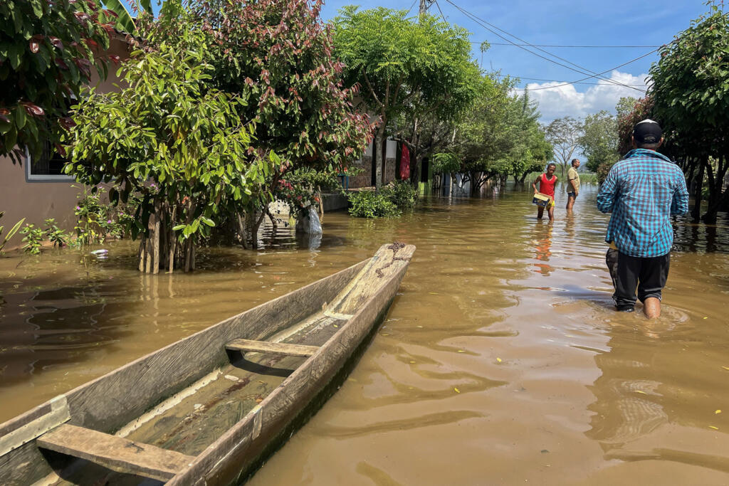 Severe Flooding Hits Cundinamarca as Rivers Overflow; Over 1,000 Evacuated