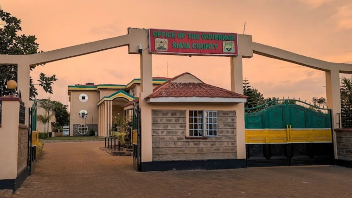 Public service salaries, county administration, labor disputes