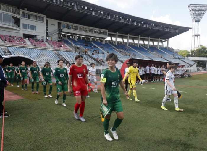 South Koreans gear up to roar on football team from rival North