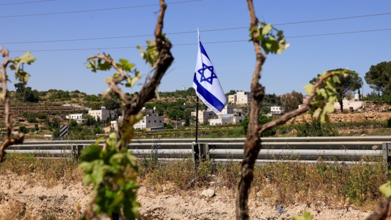 Israeli settlers force Palestinian family to exhume and rebury their father