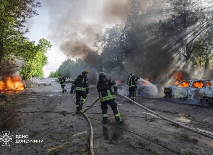 Russia, Ukraine trade fire, blame despite Victory Day ceasefire