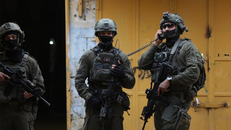 Israeli settlers set fire to homes and cars in violent West Bank raids