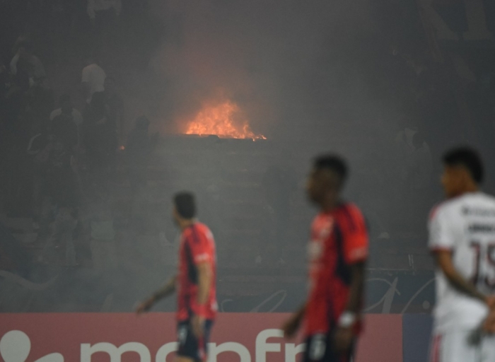 Holders Flamengo see Copa Libertadores match abandoned amid crowd trouble