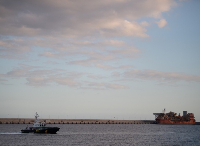 Cruise ship hit by hantavirus outbreak arrives in Tenerife