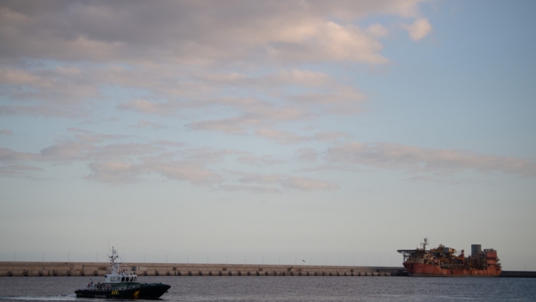 Cruise ship hit by hantavirus outbreak arrives in Tenerife