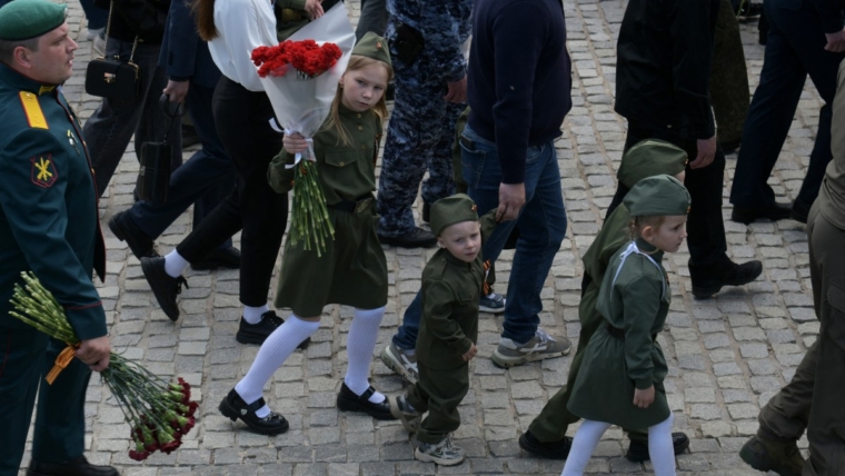 EU, UK sanction Russians over deportations of Ukrainian children