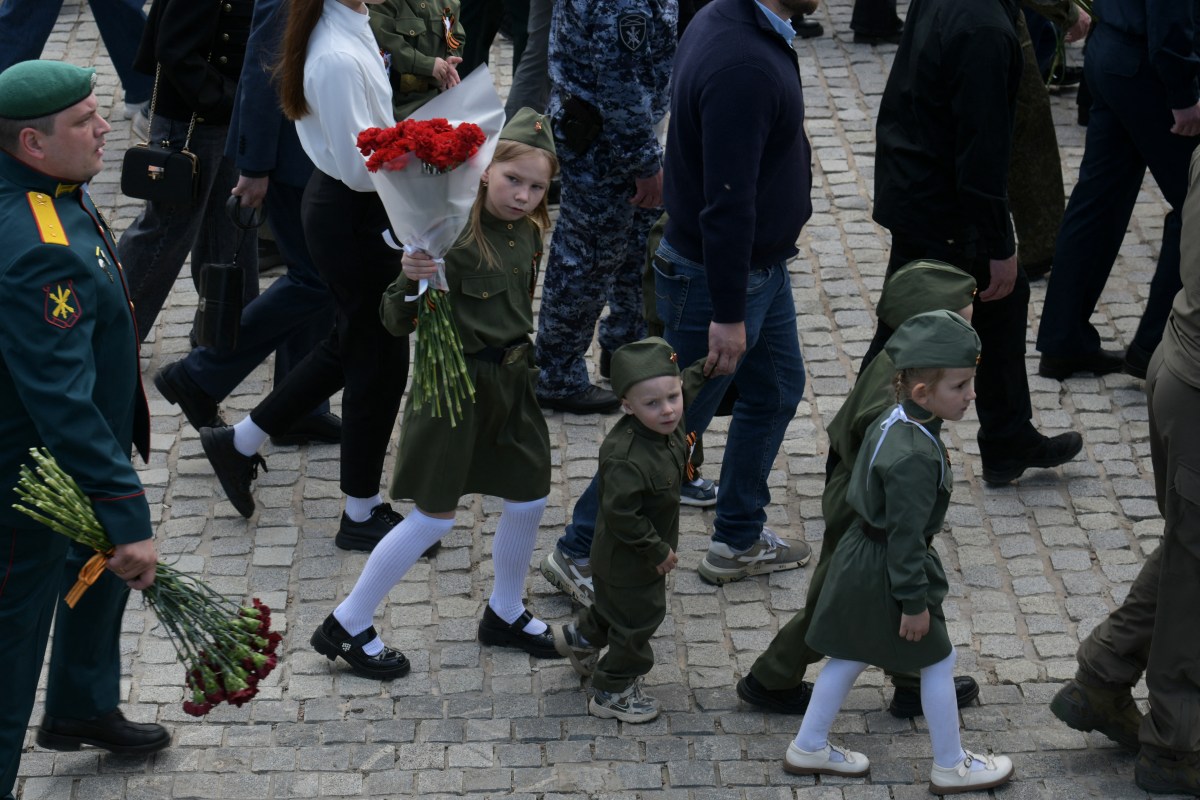 EU, UK sanction Russians over deportations of Ukrainian children
