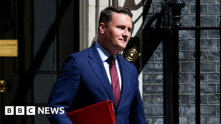 Watch: Reporters shout questions at ministers leaving No