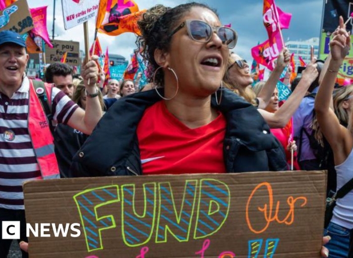 Teachers in England to vote on striking over pay