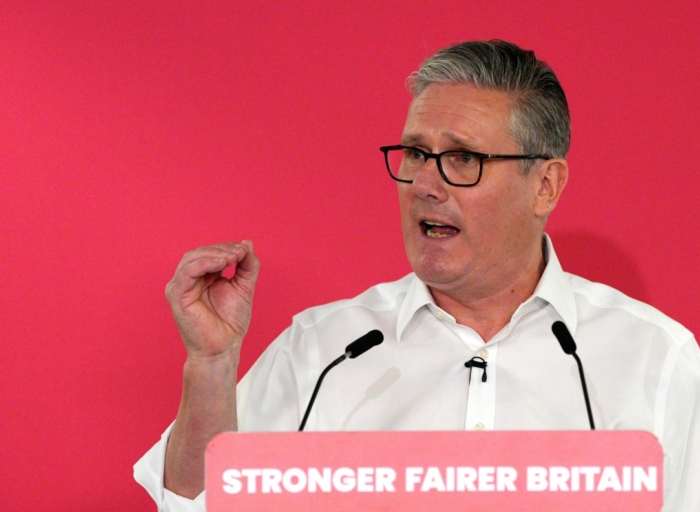 Starmer to face split cabinet as demands for his resignation mount