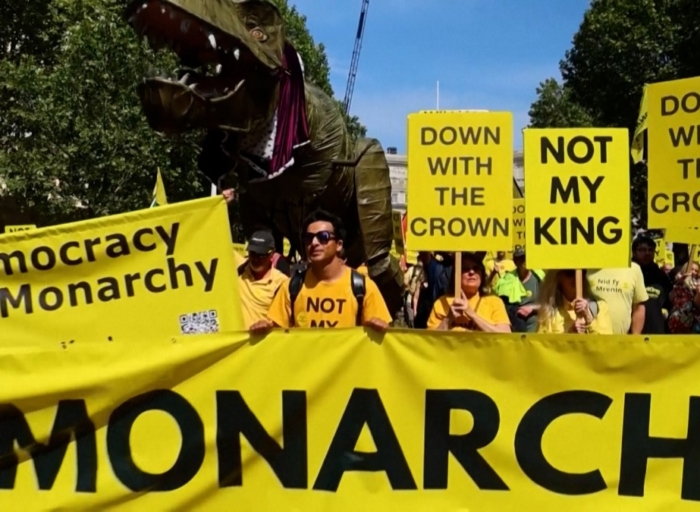‘No Kings’ protest outside Buckingham Palace