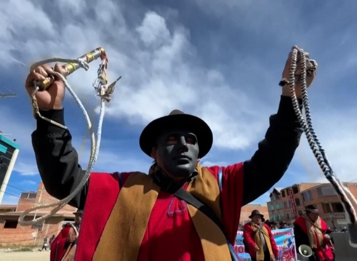 Roads blocked in Bolivia as protesters demand president’s resignation